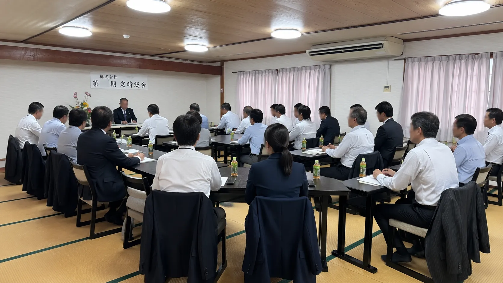 松浦市すえひろ旅館の大広間で会社の総会や組合の集まりに利用できる様子